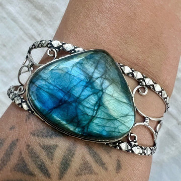 925 Electric Blue Flash Labradorite Cuff Bracelet