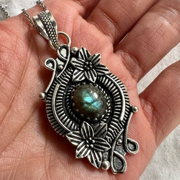 925 BEAUTIFUL FEMININE Botanical Flash Labradorite Flower Pendant Necklace