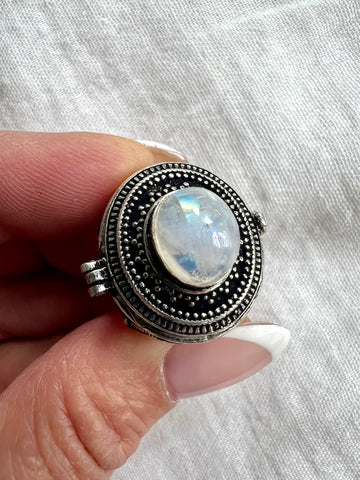 925 Rainbow Flash Moonstone Poison Locket Ring 7