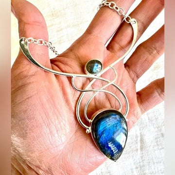 925 Elegant GORGEOUS Blue Flash Labradorite Necklace