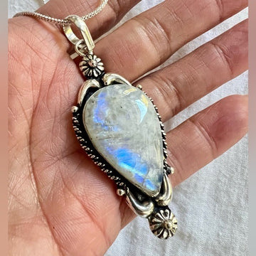 925 OMG OMG! STUNNING Rainbow Flash Moonstone Pendant Necklace