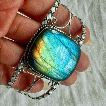 925 WHOA Gorgeous! Rainbow Flash Labradorite Cuff Bracelet