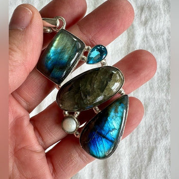 925 Insanely Gorgeous Bluue Flash Labradorite Pendant Necklace