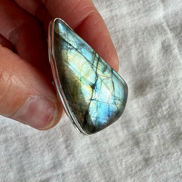 925 BRIGHT Super Flash Labradorite Horn Ring 7.75