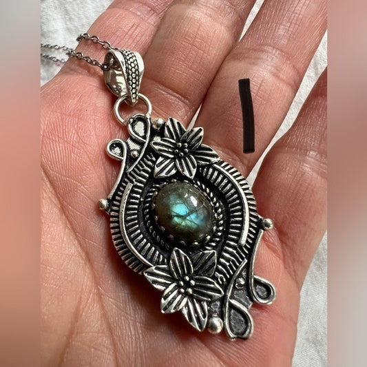925 BEAUTIFUL FEMININE Botanical Flash Labradorite Flower Pendant Necklace