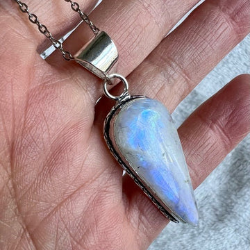 925 Elegant Rainbow Flash Moonstone Pendant Necklace