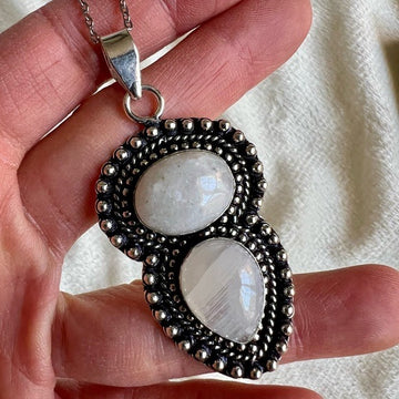 925 Gorgeous White Yin Rainbow Moonstone Necklace Pendant