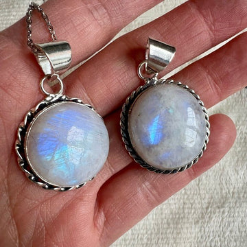 925 You Choose! Gorgeous Globe Rainbow Flash Moonstone Pendant Necklace