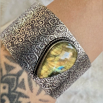 925 Flash Labradorite Embossed Cuff Bracelet