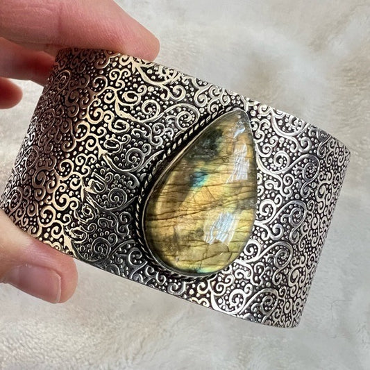 925 Flash Labradorite Embossed Cuff Bracelet