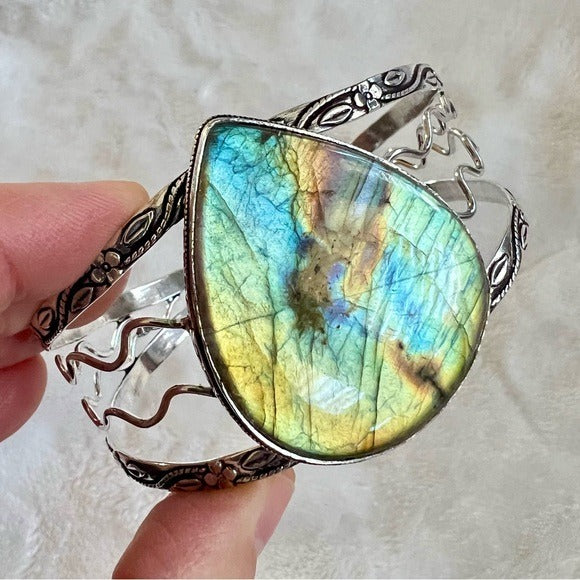 925 WOW OMG Gorgeous Flash Labradorite Cuff Bracelet