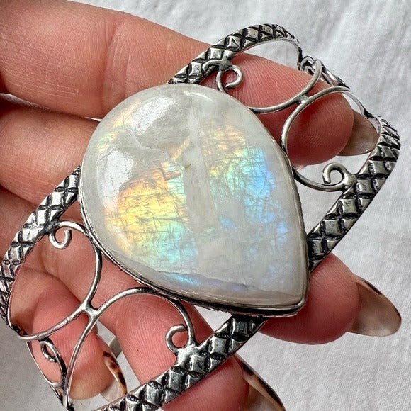 925 OMG OMG GORGEOUS Rainbow Flash Moonstone Teardrop Cuff Bracelet