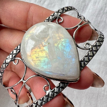 925 OMG OMG GORGEOUS Rainbow Flash Moonstone Teardrop Cuff Bracelet