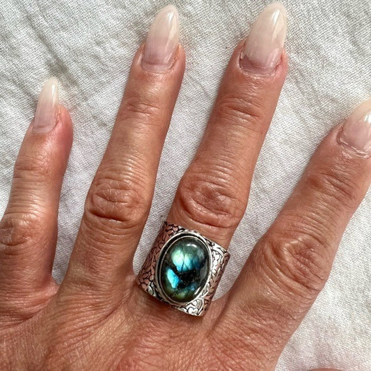 925 Lightning Blue Flash Labradorite Embossed Ring 8