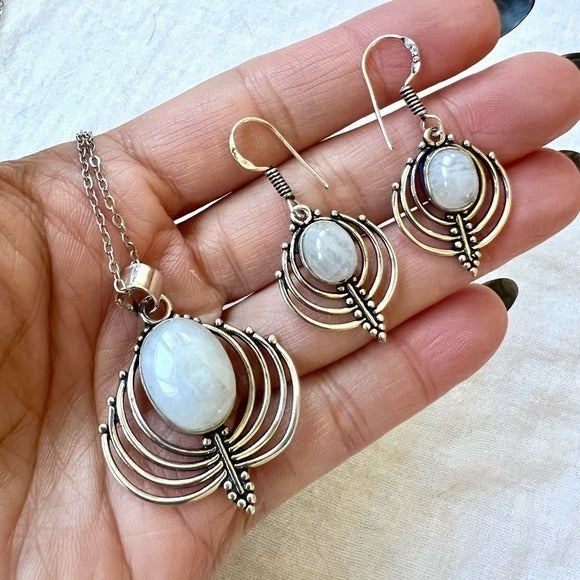 925 STUNNING! Rainbow Moonstone Necklace + Earrings Set.
