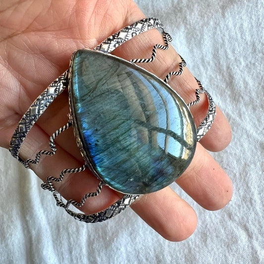 925 WOW! Insanely Beautiful Blue Flash Labradorite Cuff Bracelet