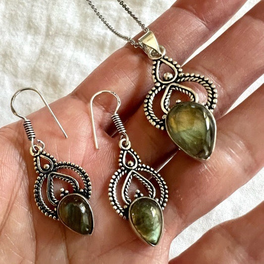 925 BEAUTY! Flash Labradorite Earrings + Necklace SET! 2 Piece