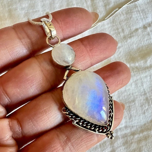 925 WOW GORGEOUS! Purple Rainbow Flash Moonstone Pendant Necklace
