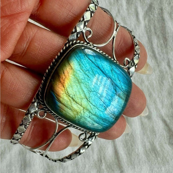 925 WHOA Gorgeous! Rainbow Flash Labradorite Cuff Bracelet