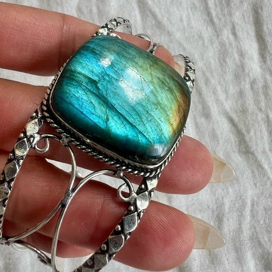 925 WHOA Gorgeous! Rainbow Flash Labradorite Cuff Bracelet