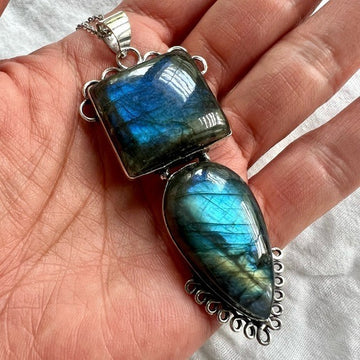 925 Gorgeous! Double Blue Flash Labradorite Pendant Necklace
